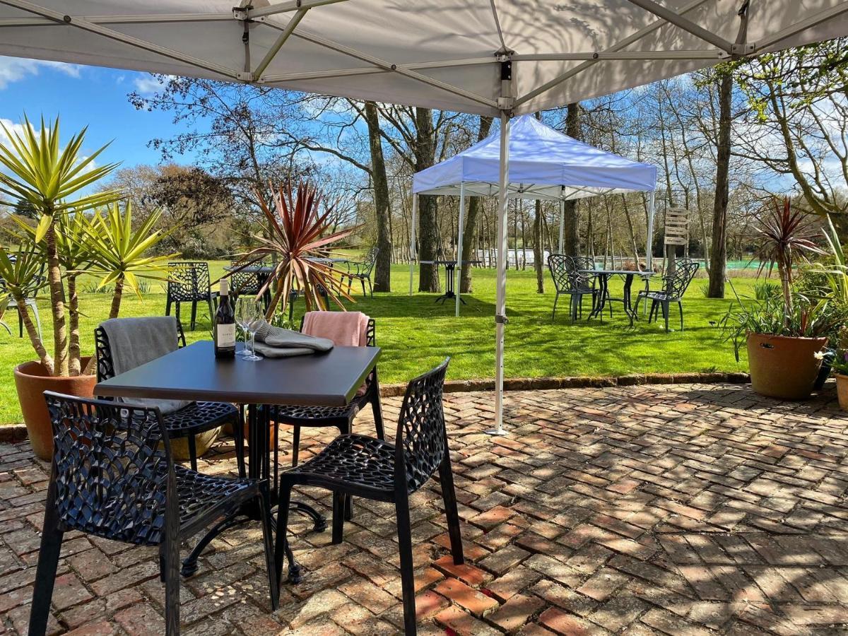 Crouchers Hotel Chichester Bagian luar foto